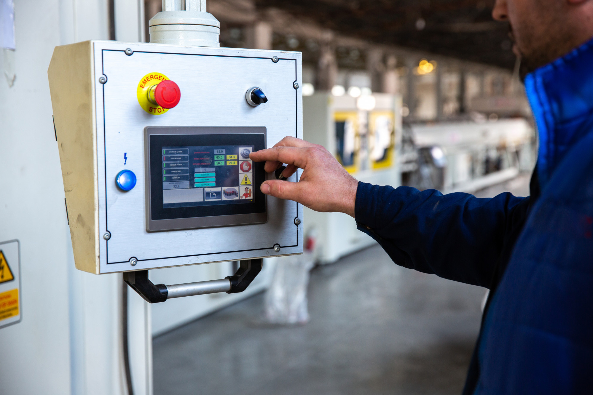 worker-uses-control-panel-in-factory